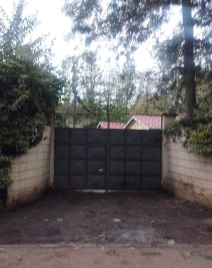 Three bedrooms and two bedrooms bungalows On half an acre compound each, For sale.